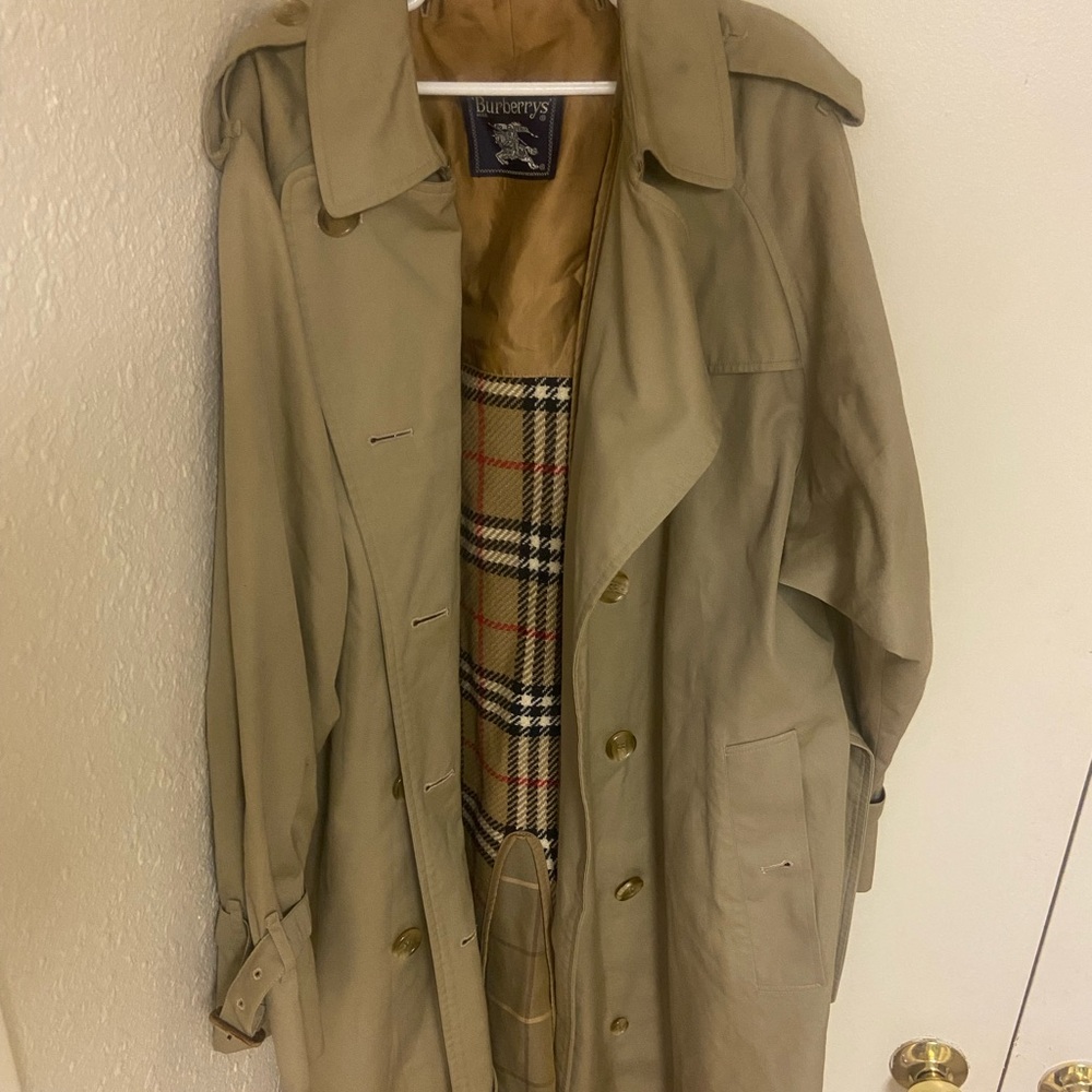 Women’s Burberrys Trenchcoat/Bucket Hat (Sold together or separately)